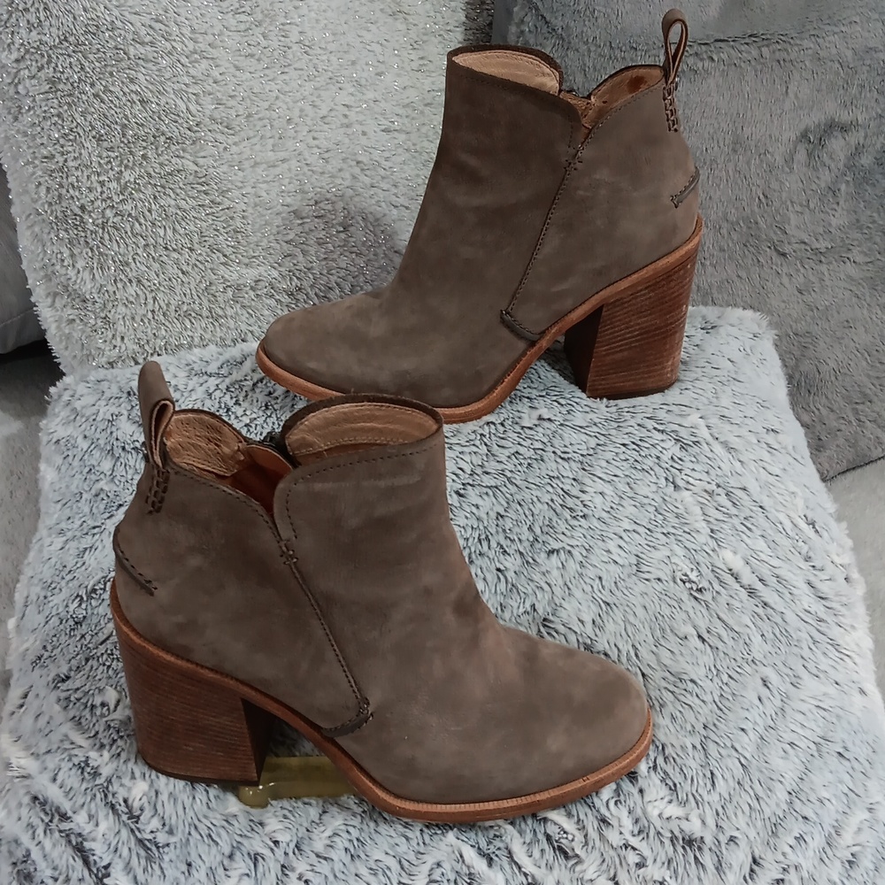 Ugg boots size8.5 excellent condition